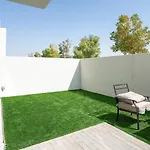 4Br Spacious Villa Backyard